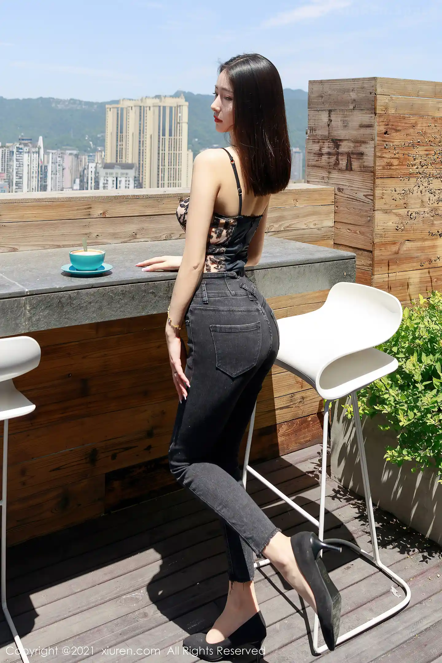 图片[3]-[XiuRen秀人网]VOL.3740 新人模特熊小诺户外泳池脱野性魅惑吊带秀翘臀撩人诱惑写真65P-秀人网官方网站